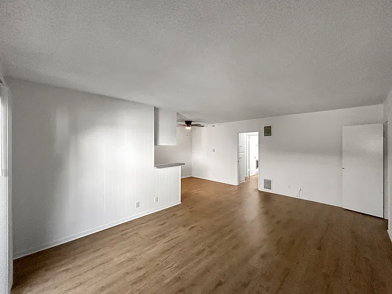 1246 Wellesley Ave #10 — Photo 11