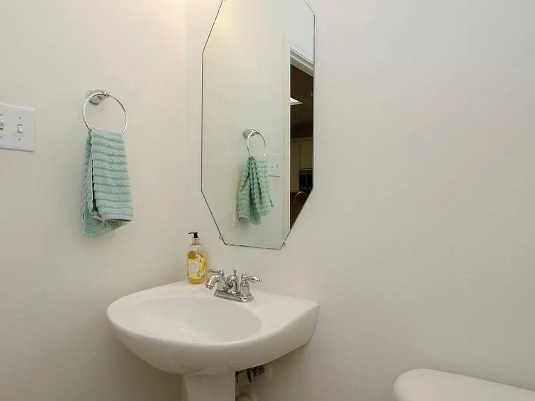 191 N Burberry Park Cir — Photo 15