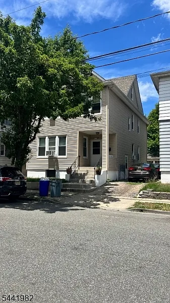 3 bed, 1.0 bath, $2,200 — Photo 1