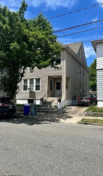 52 Christie Ave — Photo 1