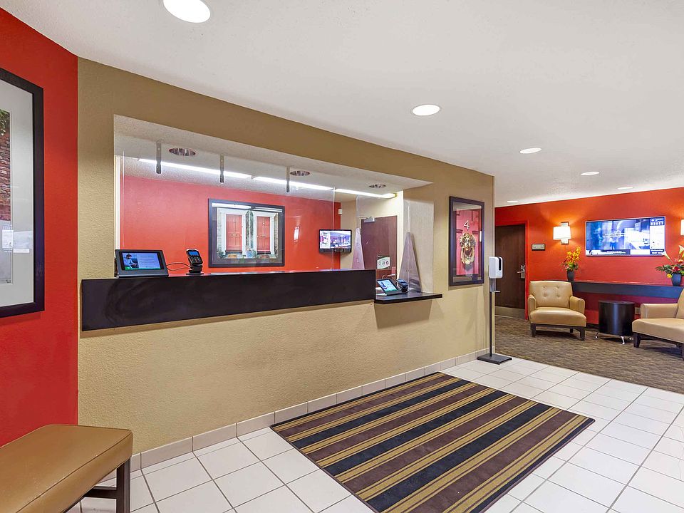 Lobby and Guest Check-in