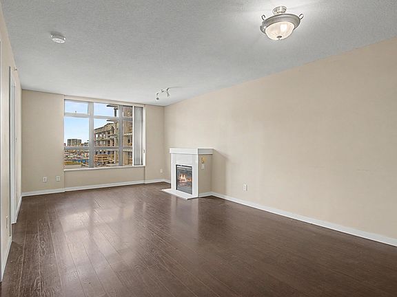 4th image of 8120 Lansdowne Rd #708