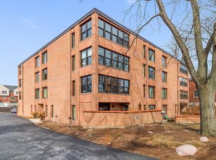 1132 Curtiss St APT 1B, Downers Grove, IL 60515