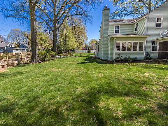 large yrd, could have a poo!