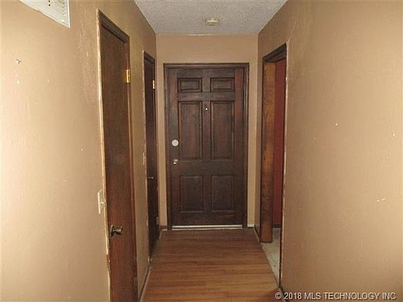 2nd image of 824 S Oliphant St