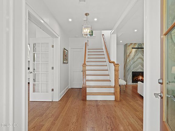 5th image of 31 Meadow Wood Dr