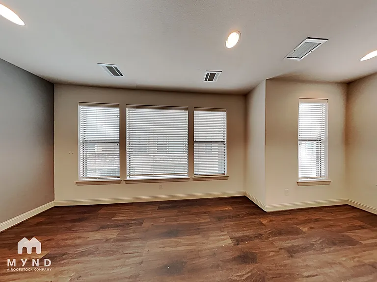 7404 Coronado Way — Photo 9