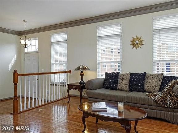 2nd image of 43886 Sandburg Sq