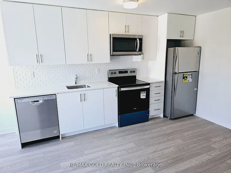 3401 Ridgeway Dr #411 — Photo 2