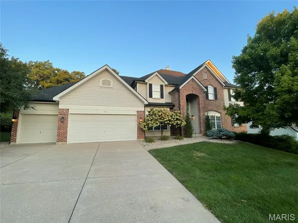 945 Stone Spring Dr, Eureka, MO 63025