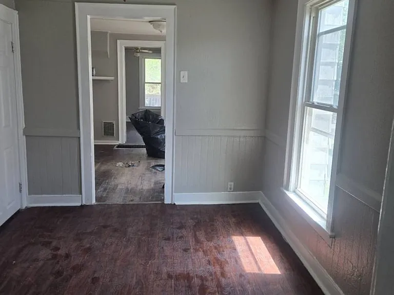 205 Helen St — Photo 4