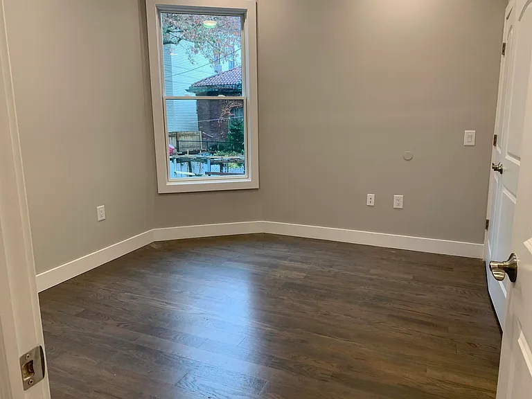1004 Summit Ave #102 — Photo 7