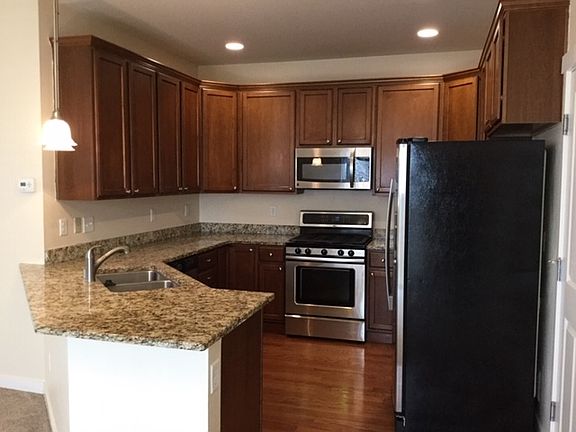 5th image of 1414 51st St NE