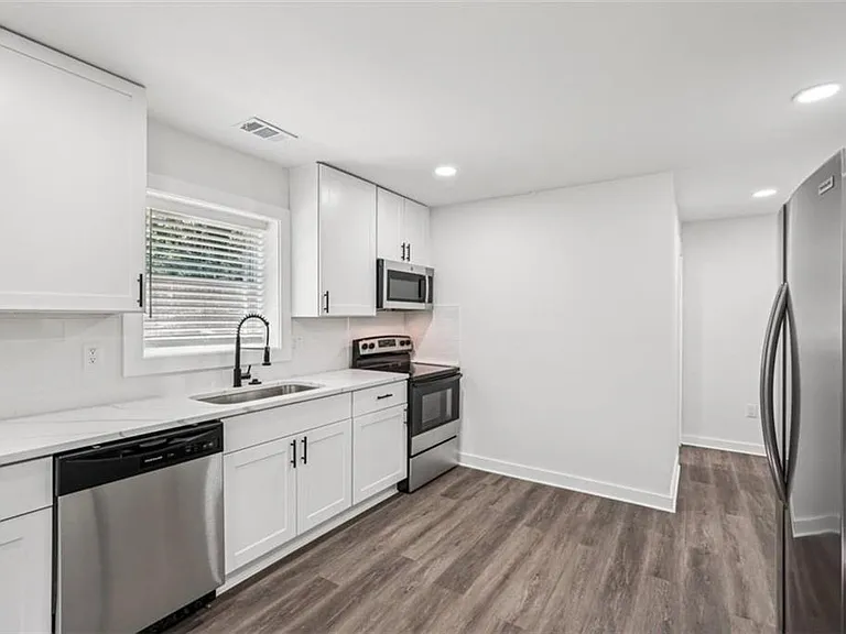 119 Kelso Dr SW — Photo 40