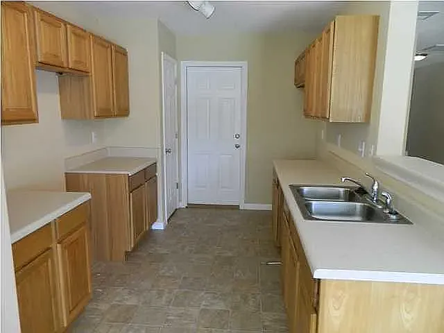 5207 Pomfret St — Photo 6