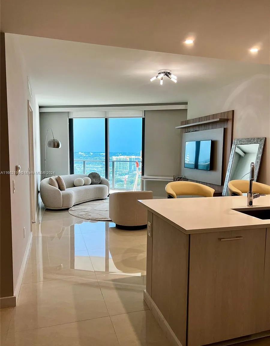 2 bed, 1141 sqft, $4,600 — Photo 1