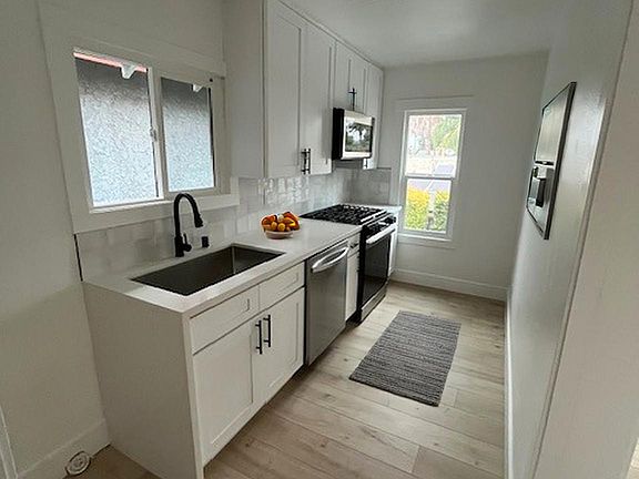 2nd image of 109 1/2 E Alberta St
