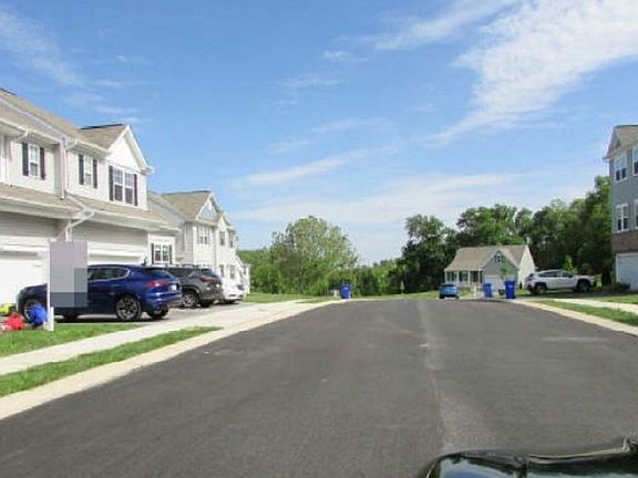 Exterior Neighborhood (street photo)