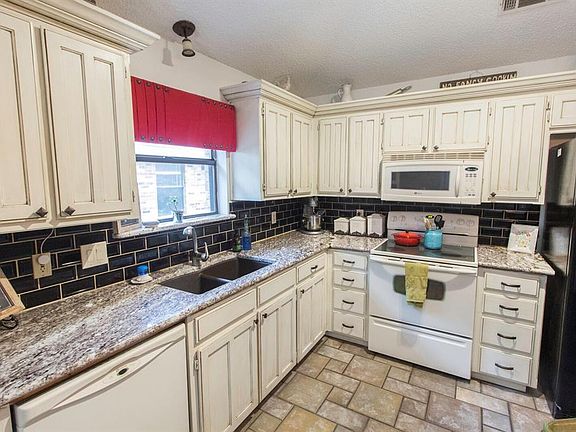 4th image of 6006 Paradise Dr