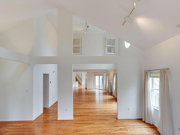 Living & Dining Areas 