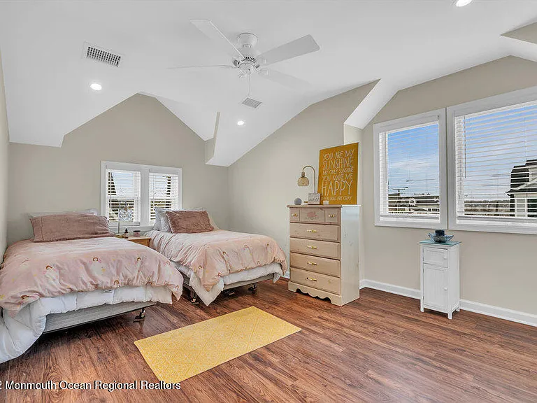 368 1st Ave — Photo 30