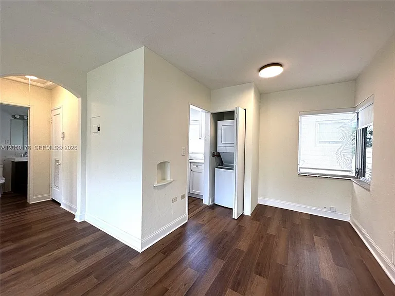 1920 Biarritz Dr #3 — Photo 4