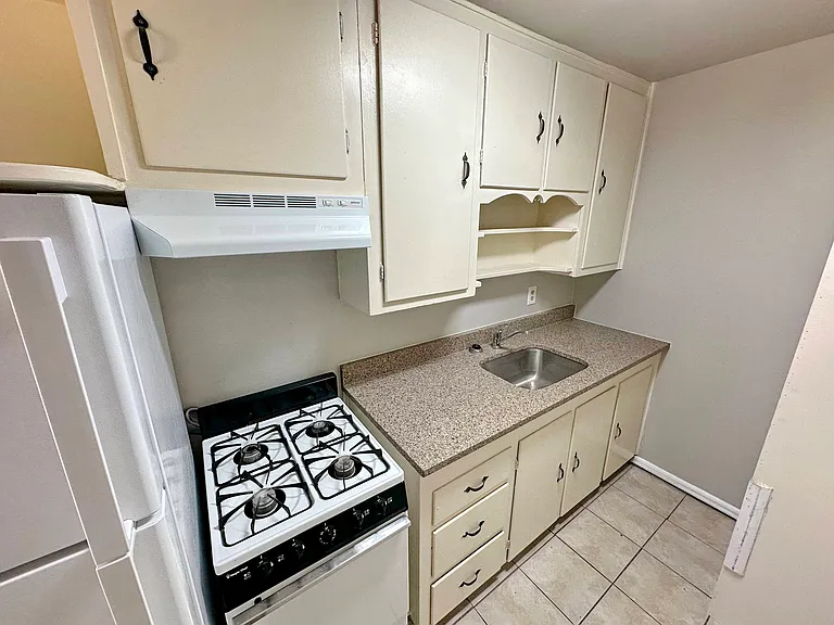 2104LeadSE_U1_Kitchen_Yr2025_6_06052026