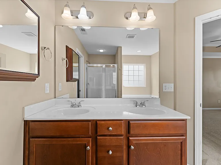 205 Lynden Ln — Photo 31