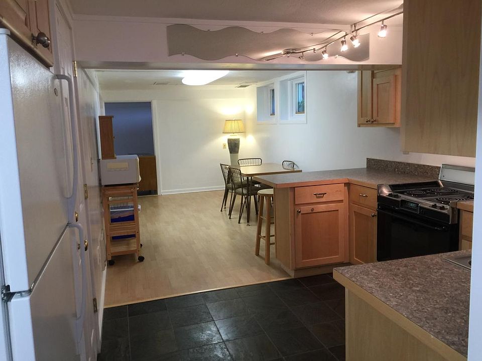 1st image of 3326 W Rosamond Ave