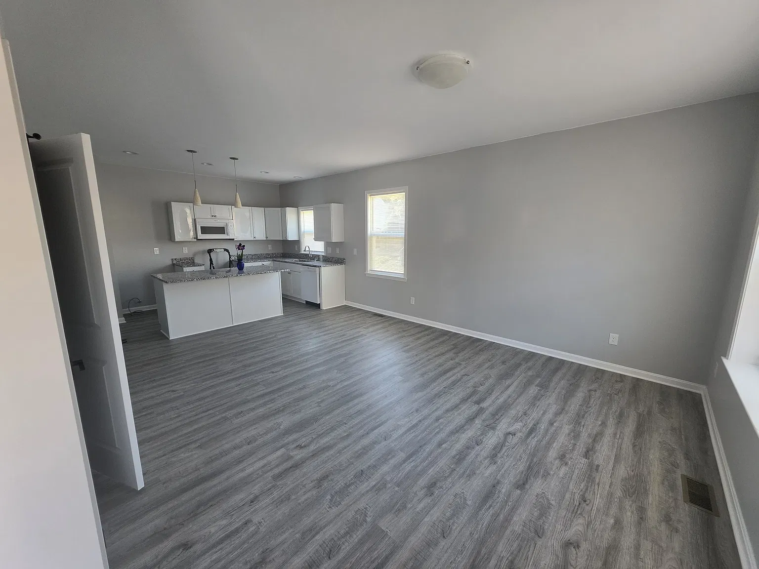 2 bed, 2.5 bath, 1160 sqft, $2,100 — Photo 3