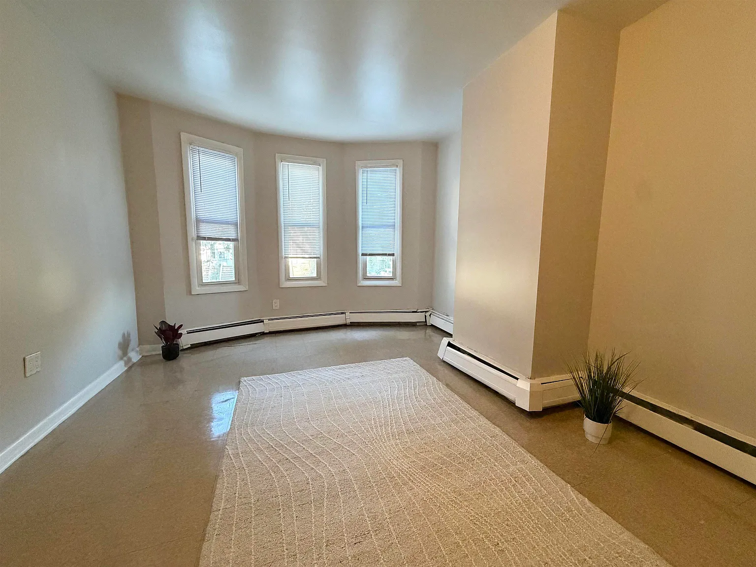 Studio, 1000 sqft, $1,700 — Photo 3