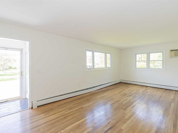 4th image of 54 Holt Rd