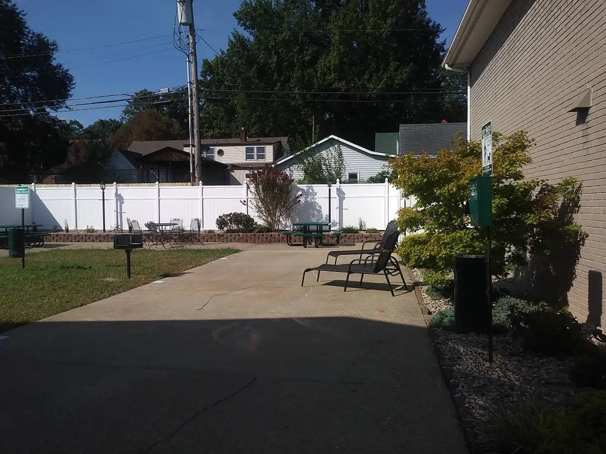 Locust Grove Apartments — Photo 4