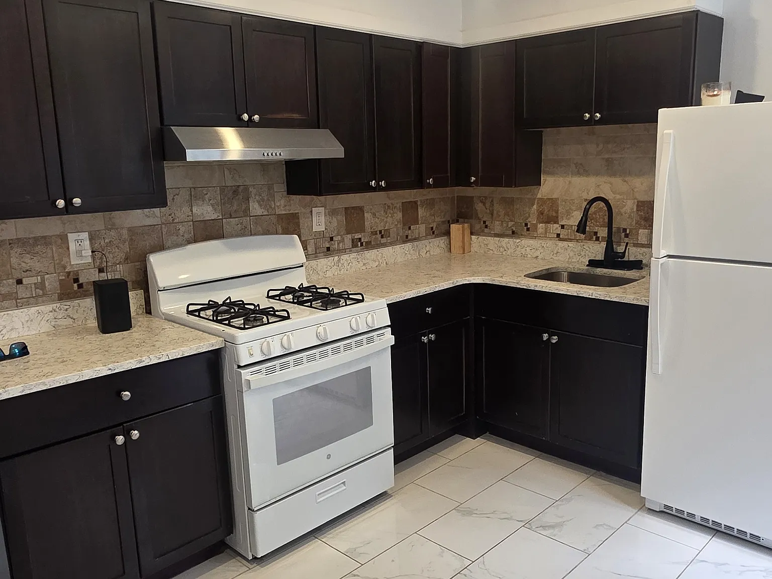 4 bed, 1650 sqft, $2,500 — Photo 2
