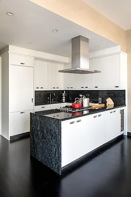 Sold by Extell Marketing Group LLC | media 9