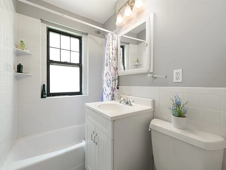 62 Queensberry #104 — Photo 11