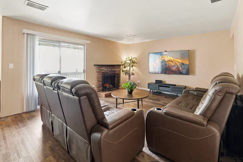 2 bed, 2.0 bath, 1120 sqft, $2,095 — Photo 2