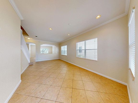 3rd image of 1007 Grove Park Cir