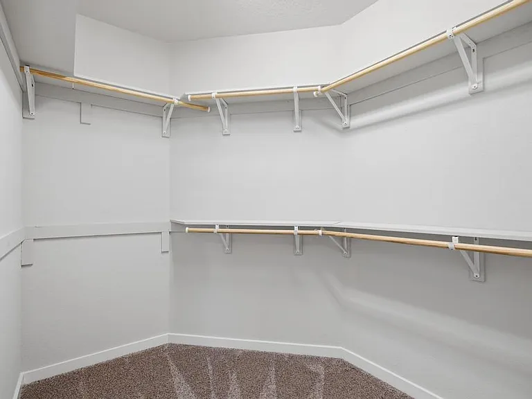 2431 Valencia Crst — Photo 16