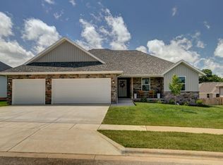 802 E Crew St, Nixa, MO 65714