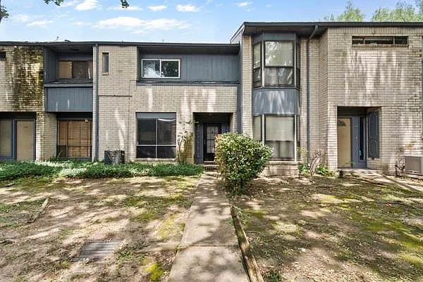 2 bed, 2.5 bath, 1229 sqft, $1,400 — Photo 3