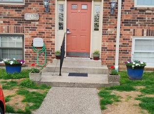 8132 Lake Ter APT F4, Louisville, KY 40222