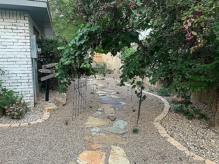1921 Vivian Ave — Photo 5