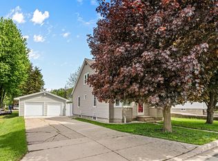 209 4th St SW, New Prague, MN 56071