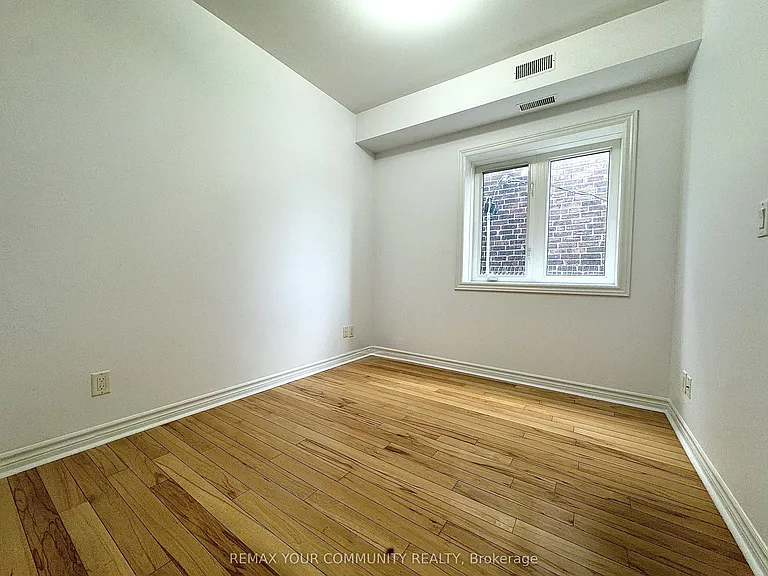 2417 Dundas St W #4 — Photo 10