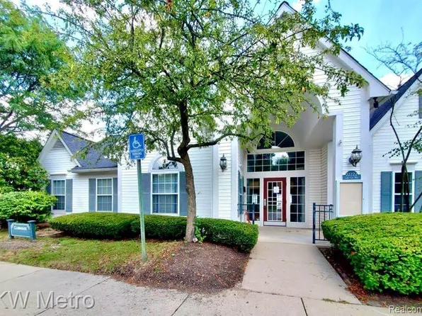 22277 Atlantic Pointe, Farmington, MI 48336