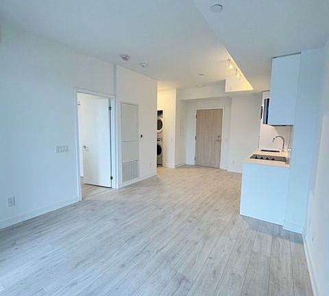 5th image of 181 Sheppard Ave E #616