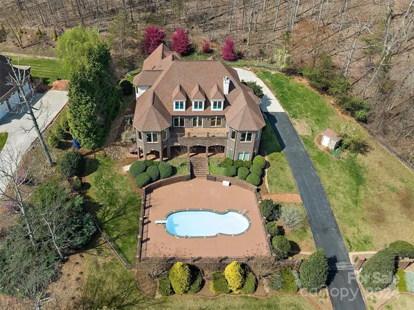 6206 Dwayne Starnes Dr, Hickory, NC 28602