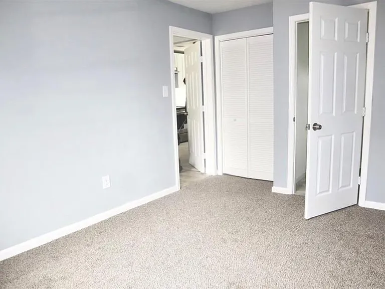 5122 Higgins St — Photo 3