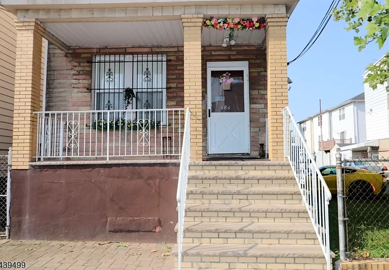 484 Delavan Ave #1 — Photo 2